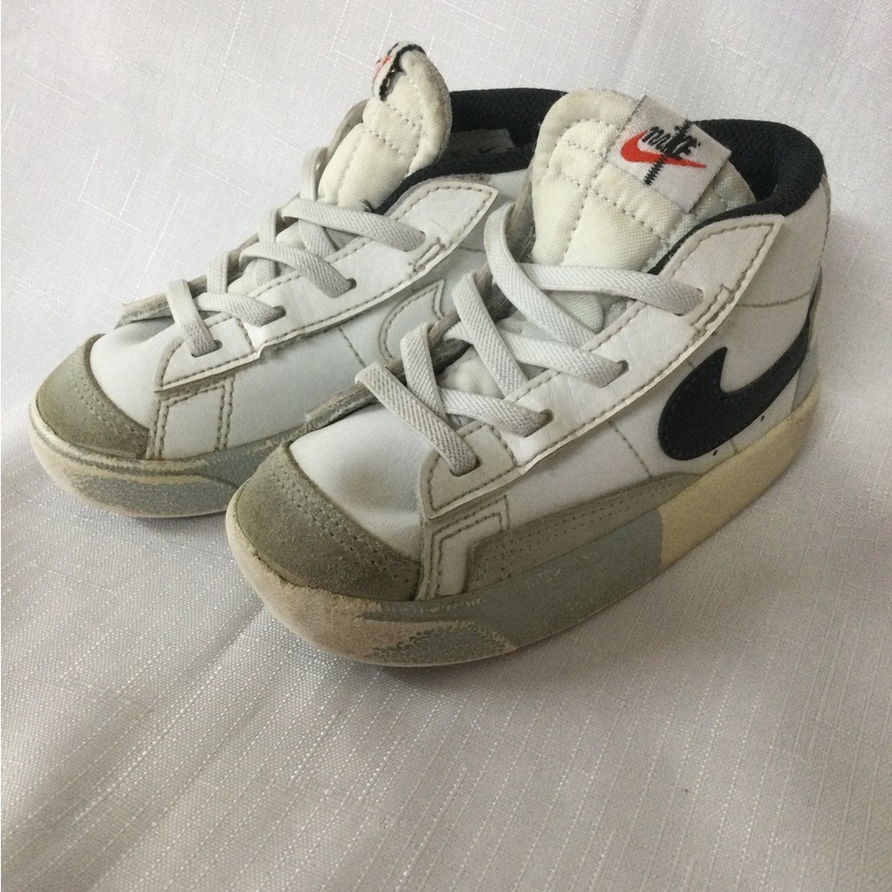 Nike Kids White and Black Sneakers
